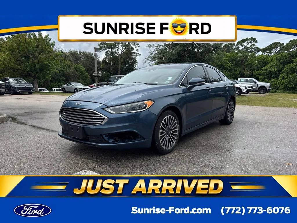 Used 2018 Blue Ford SE image 1