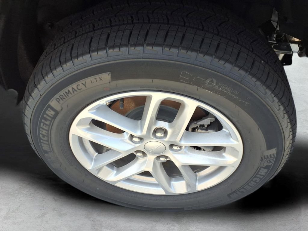 New 2026 Baltic Gray Metallic Clearcoat Jeep Laredo X image 7
