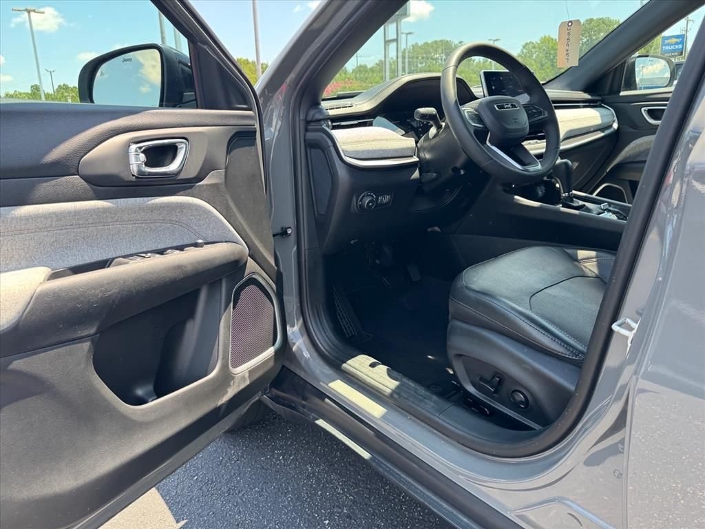 Used 2023 Gray Jeep Latitude Lux image 14