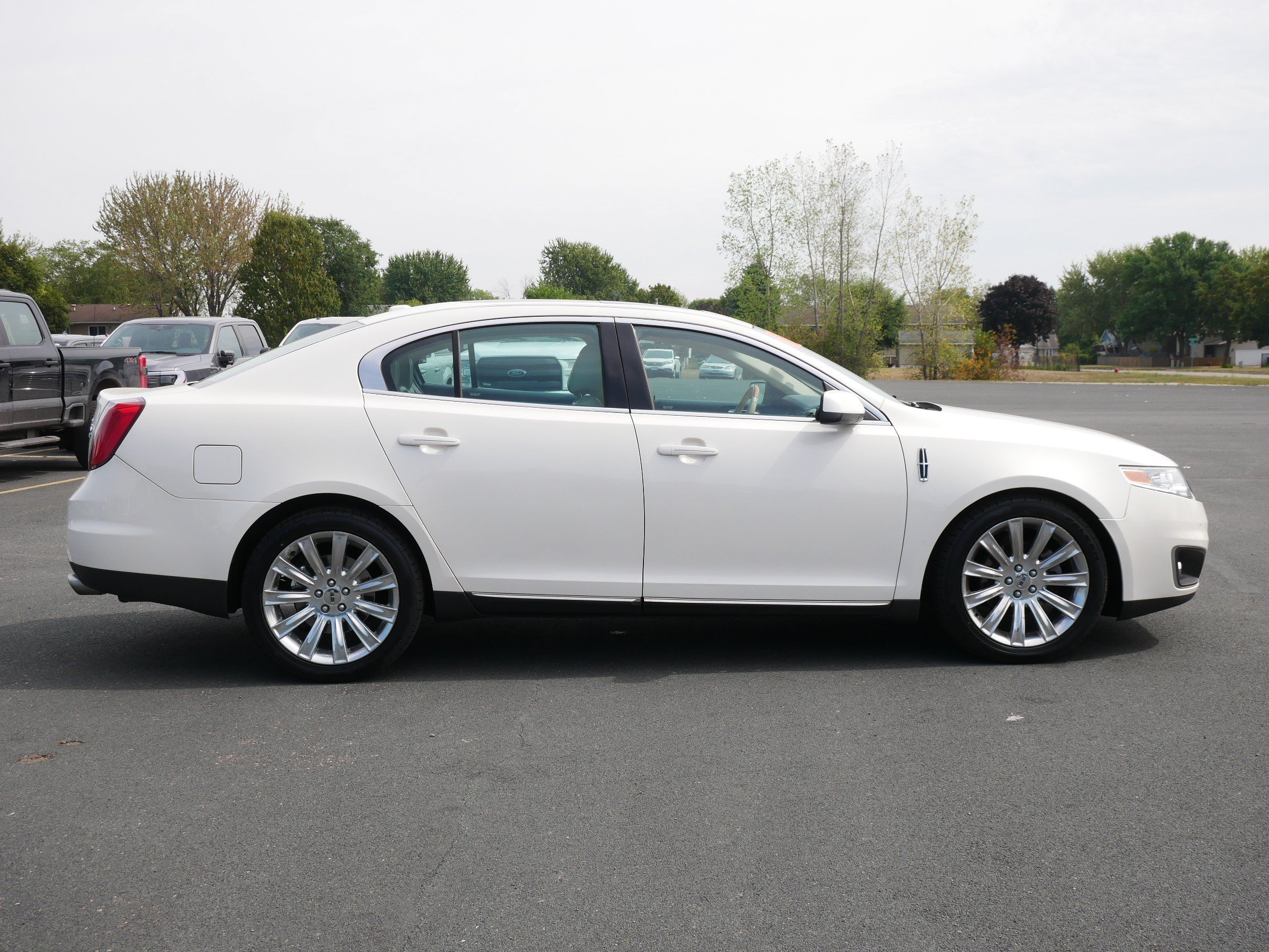 Used 2009 White Lincoln  image 7