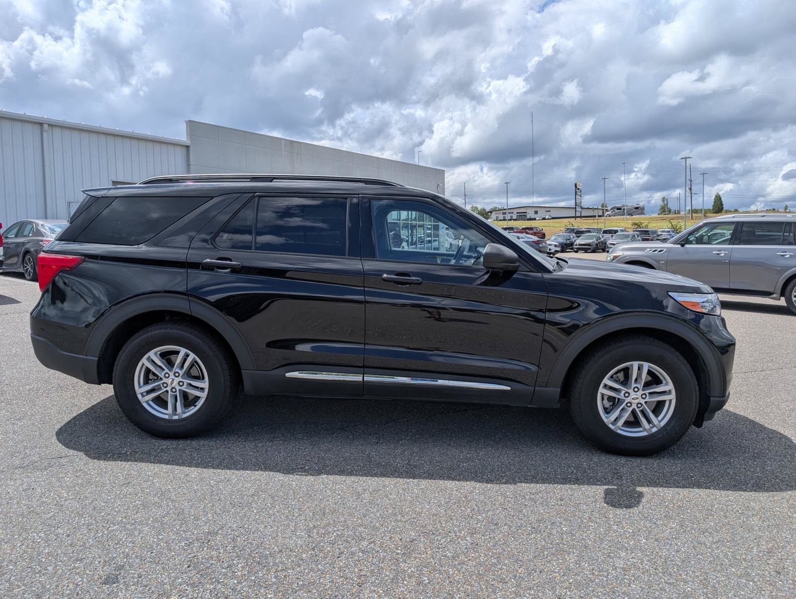 2023 Ford Explorer XLT - Photo 6