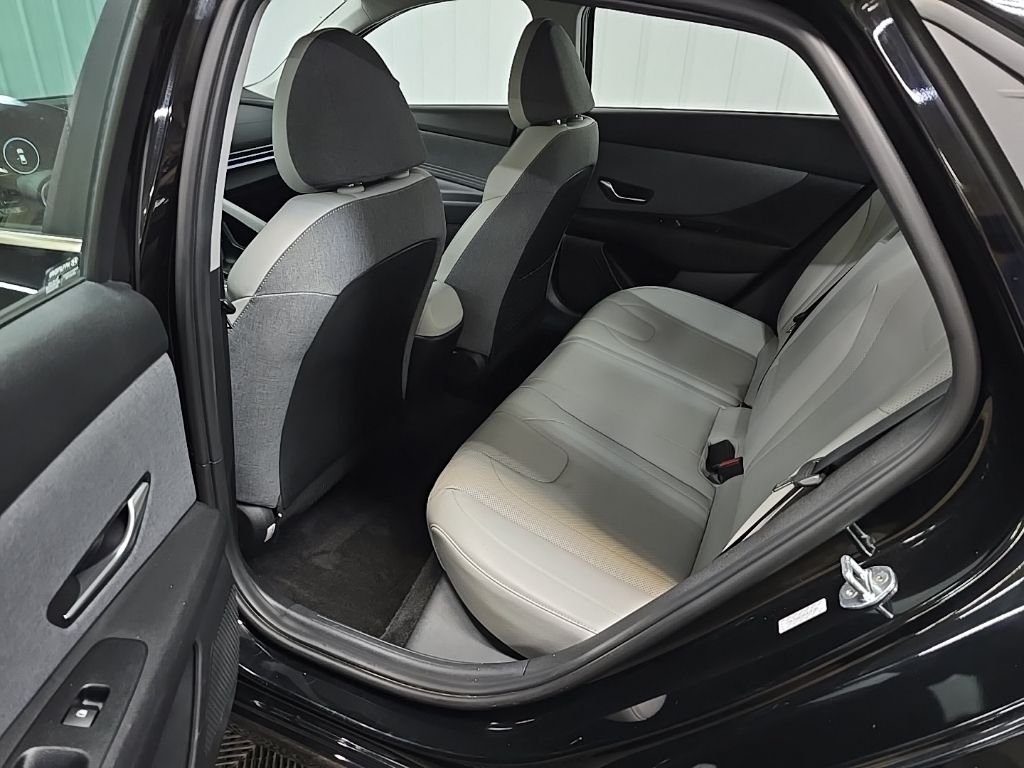 Used 2023 Black Hyundai Limited image 27