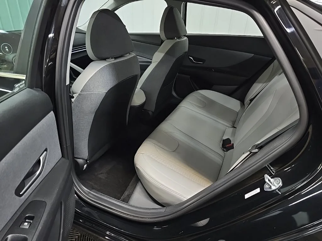 Used 2023 Black Hyundai Limited image 27