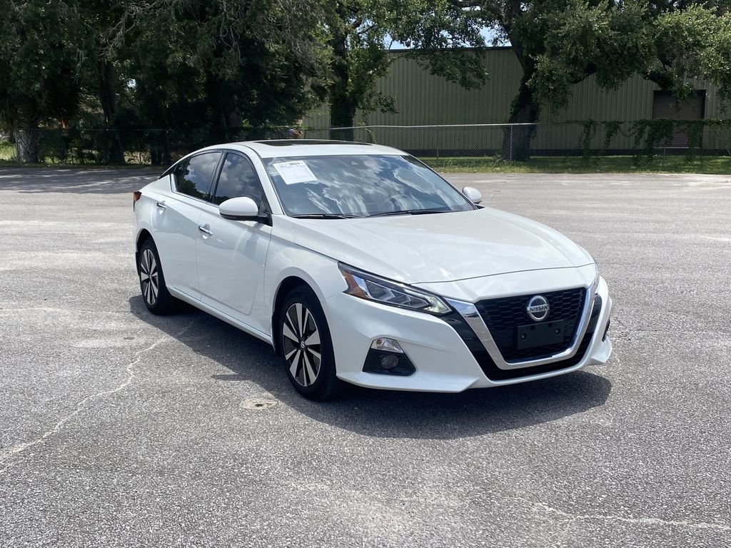 Used 2022 Pearl White Tricoat Nissan 2.5 SL image 2