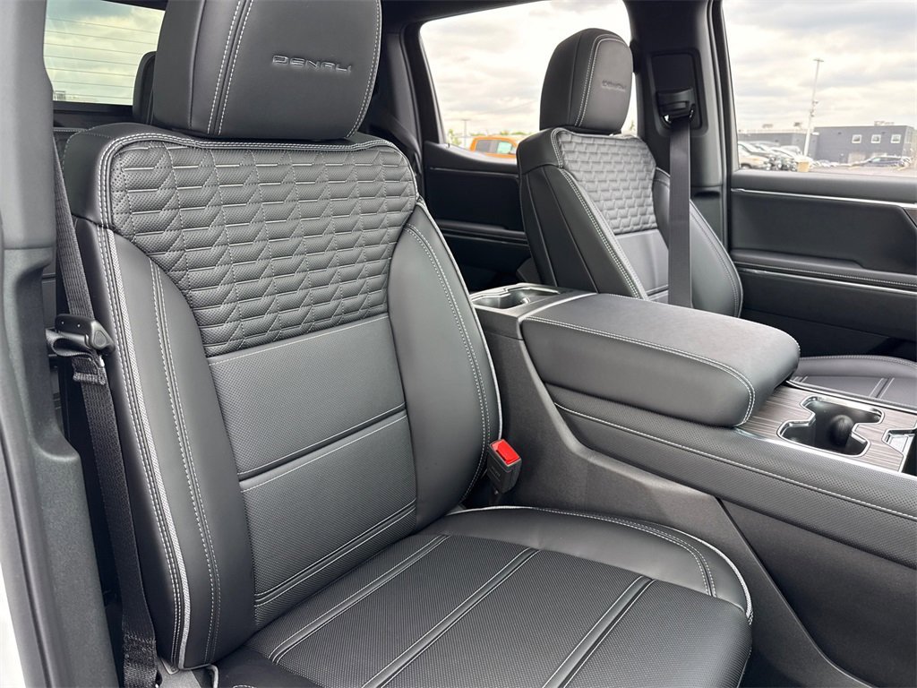 2025 GMC SIERRA - Image 39