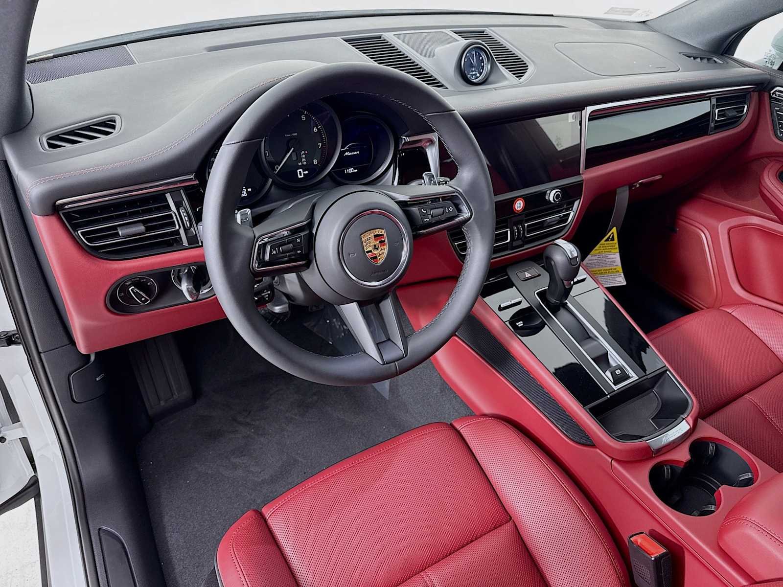 2026 Porsche Macan T - Photo 4