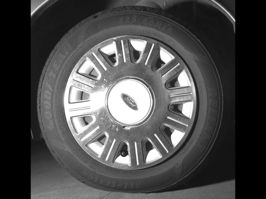 Used 2003  Ford Standard image 2