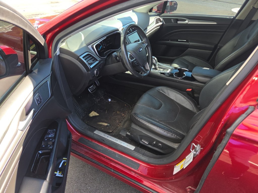 Used 2015 Red Ford Titanium image 9