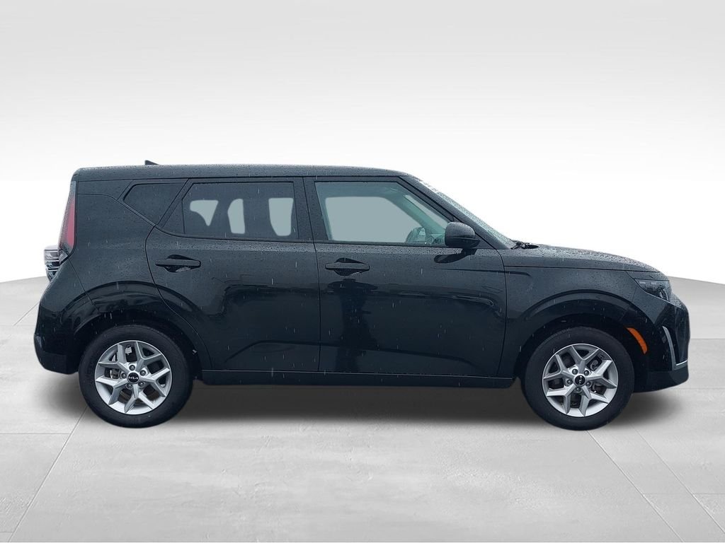 Used 2025 Black Kia LX image 9
