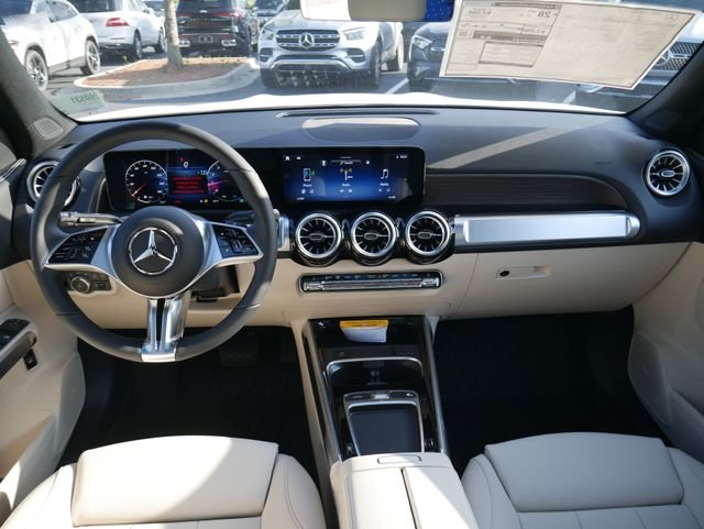 New 2026 Polar White Mercedes-Benz GLB 250 image 9