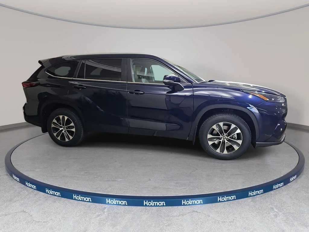 Used 2025 Blue Toyota XLE image 5