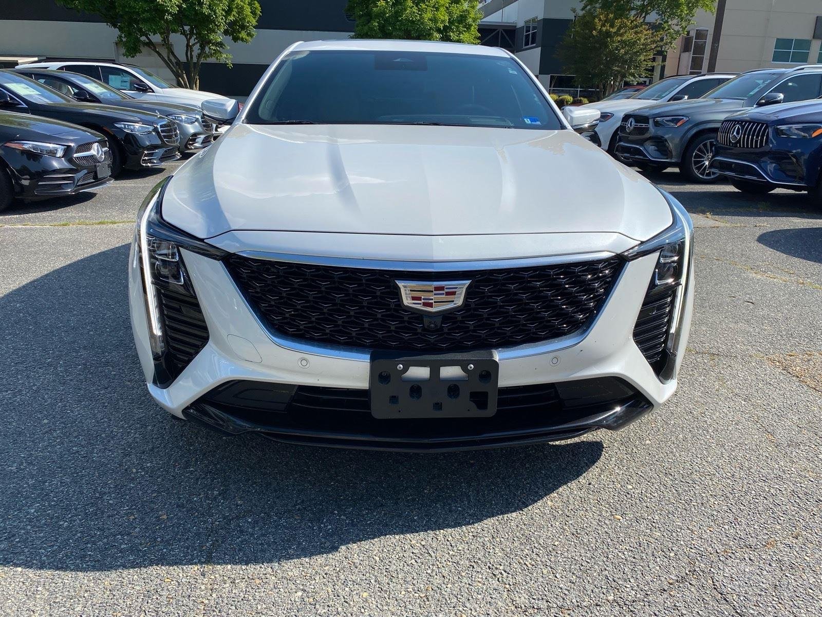 Used 2025 Crystal White Tricoat Cadillac Premium Luxury image 3