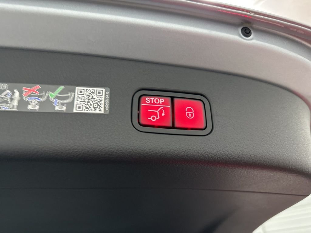 Used 2026 Silver Mercedes-Benz GLC 300 image 25