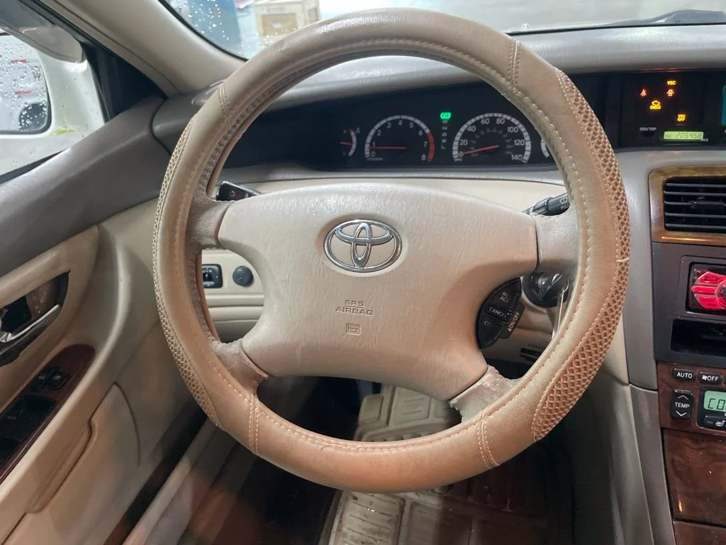 Used 2002 White Toyota XL image 12