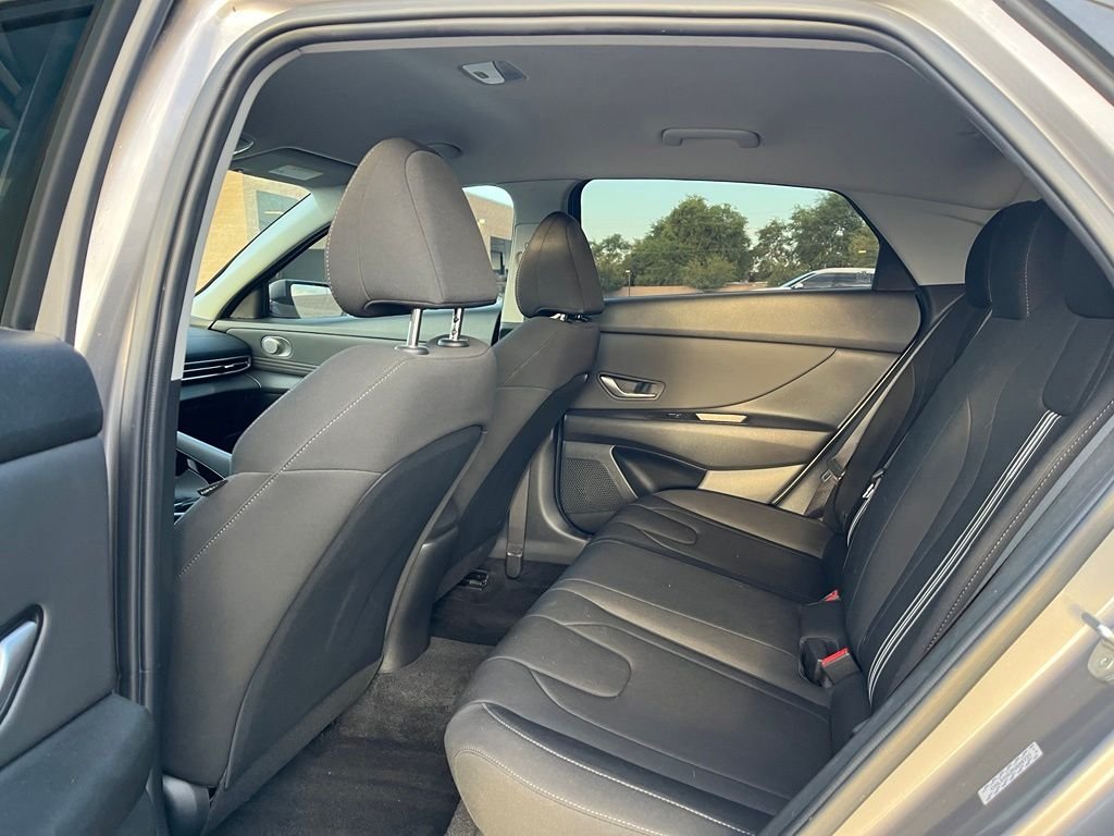 Used 2023  Hyundai SEL image 18
