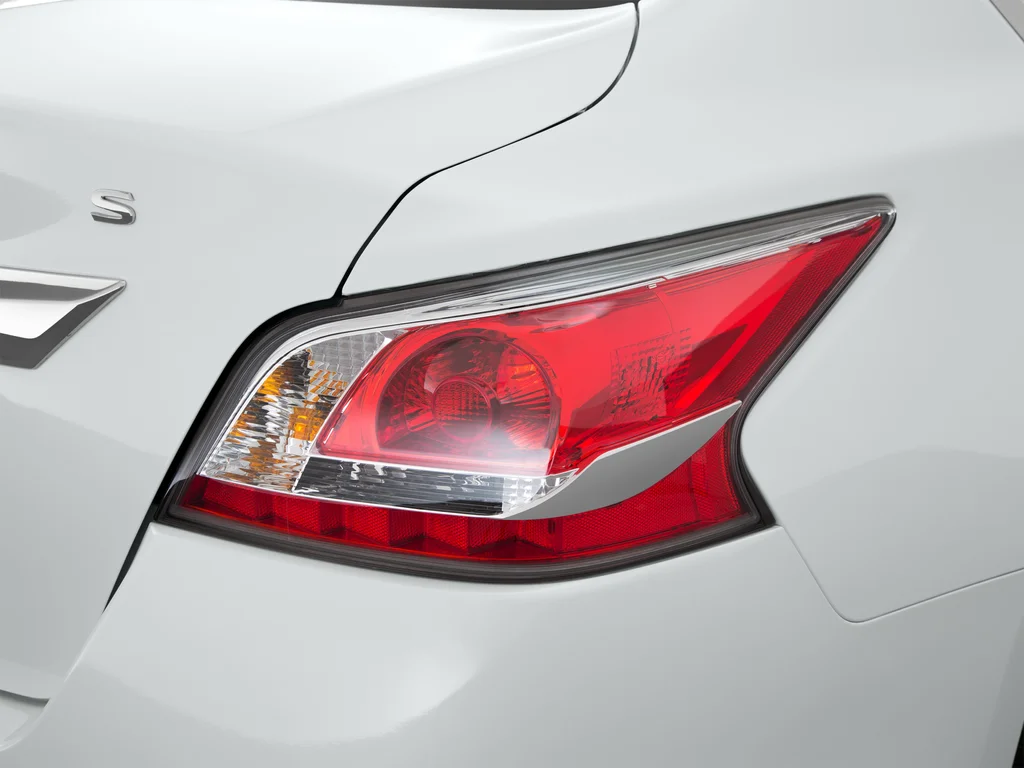Used 2015 White Nissan 2.5 S image 16