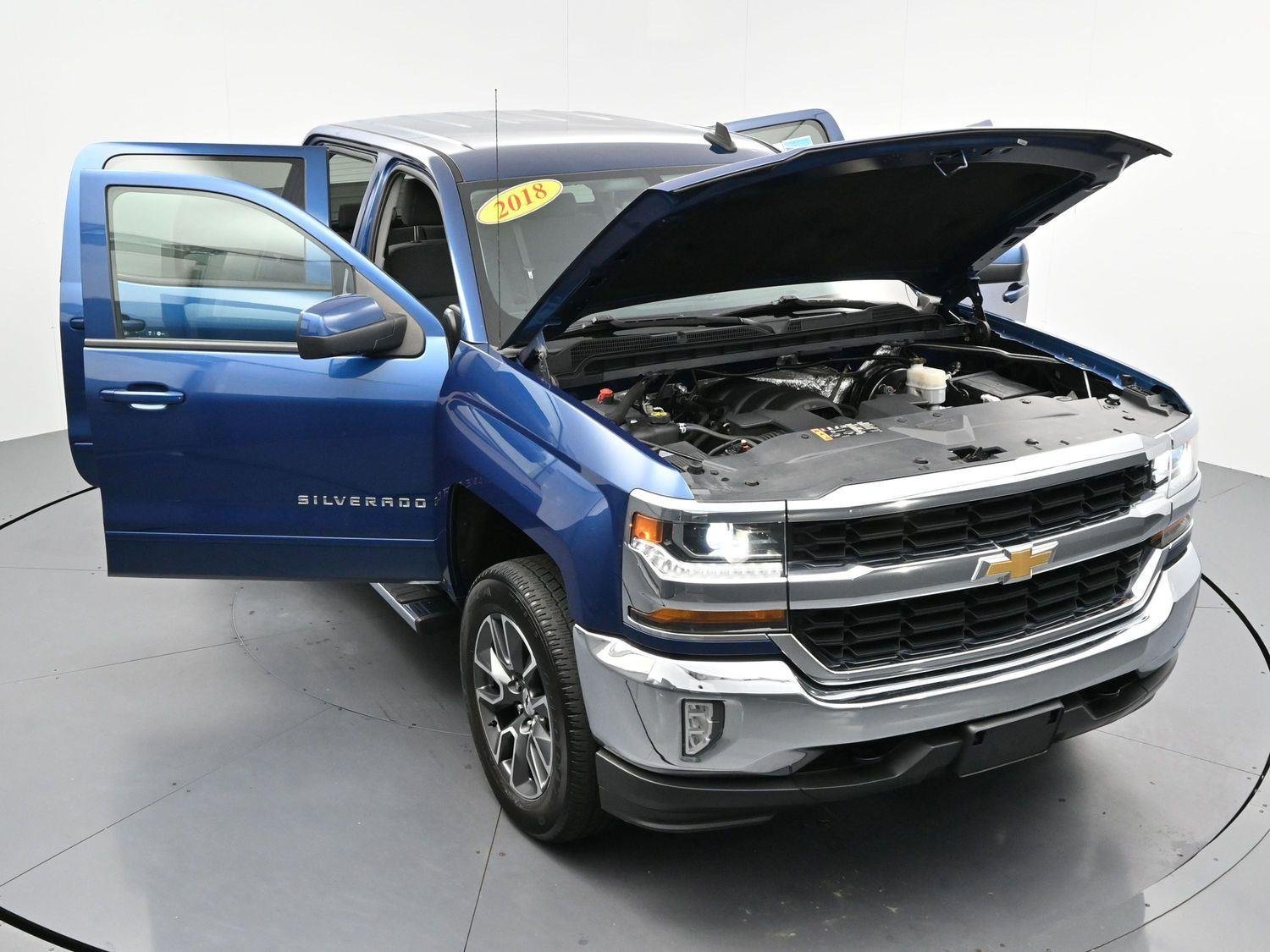 Used 2018 Deep Ocean Blue Metallic Chevrolet LT image 43