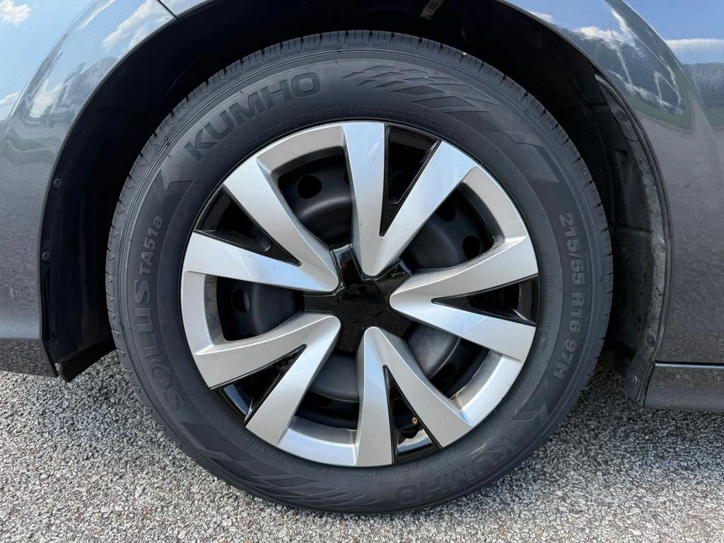 Used 2025 Silver Honda LX image 25