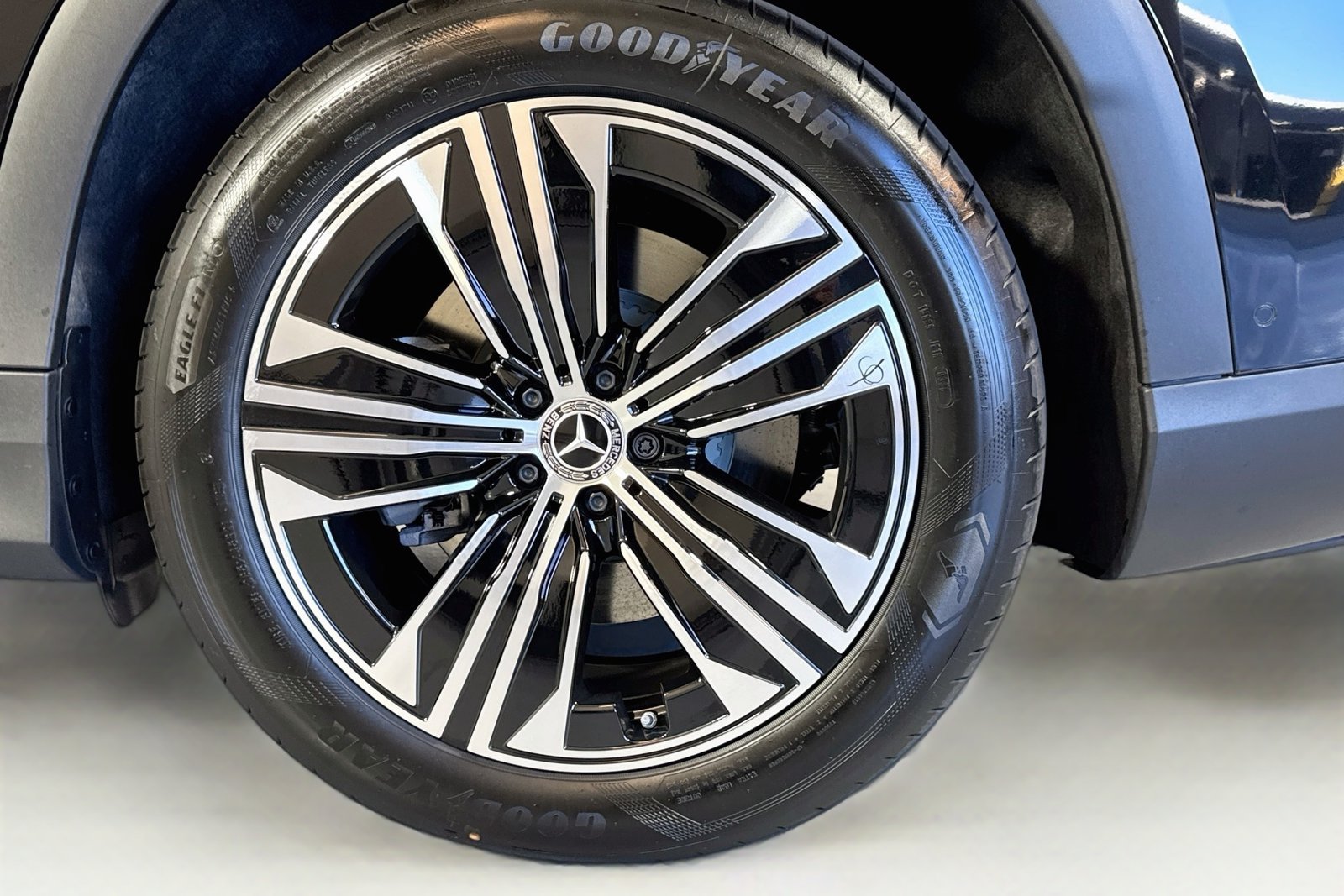 New 2026 Obsidian Black Metallic Mercedes-Benz EQS 400 image 28