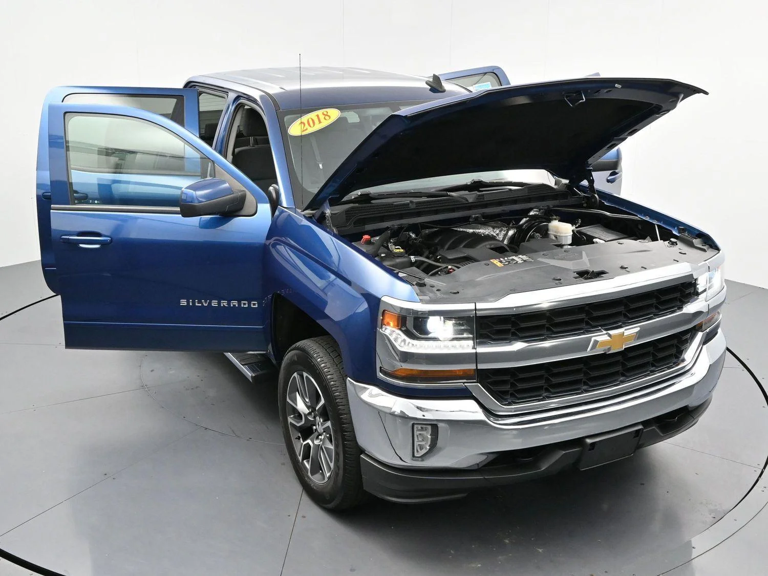 Used 2018 Deep Ocean Blue Metallic Chevrolet LT image 43