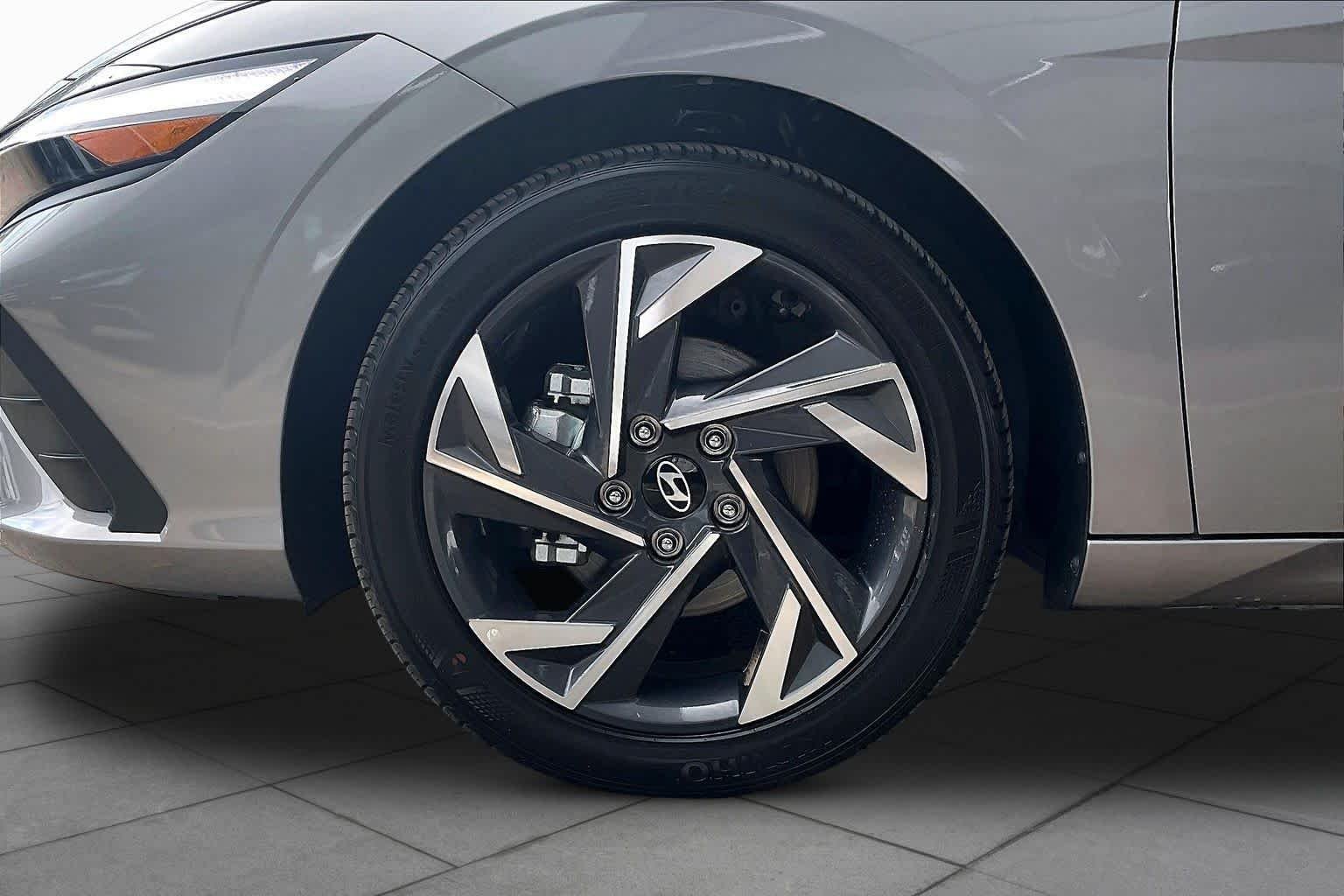 Certified Used 2025 Fluid Metal Hyundai SEL Sport image 11