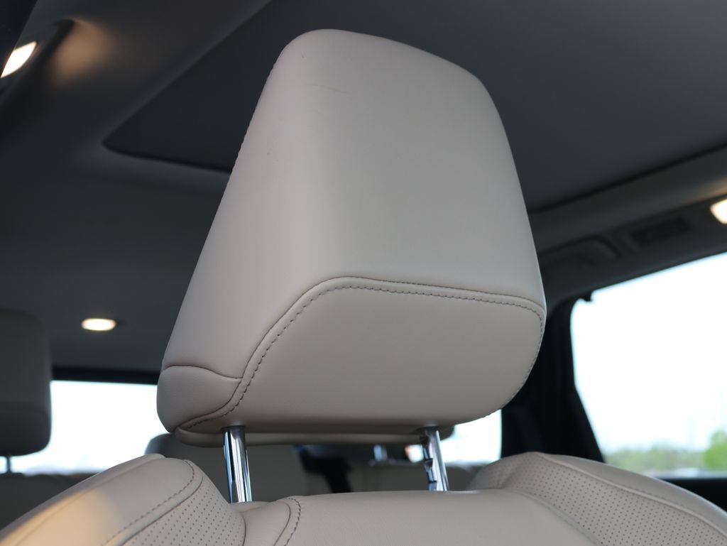 Certified Used 2023 Silver INFINITI LUXE image 47