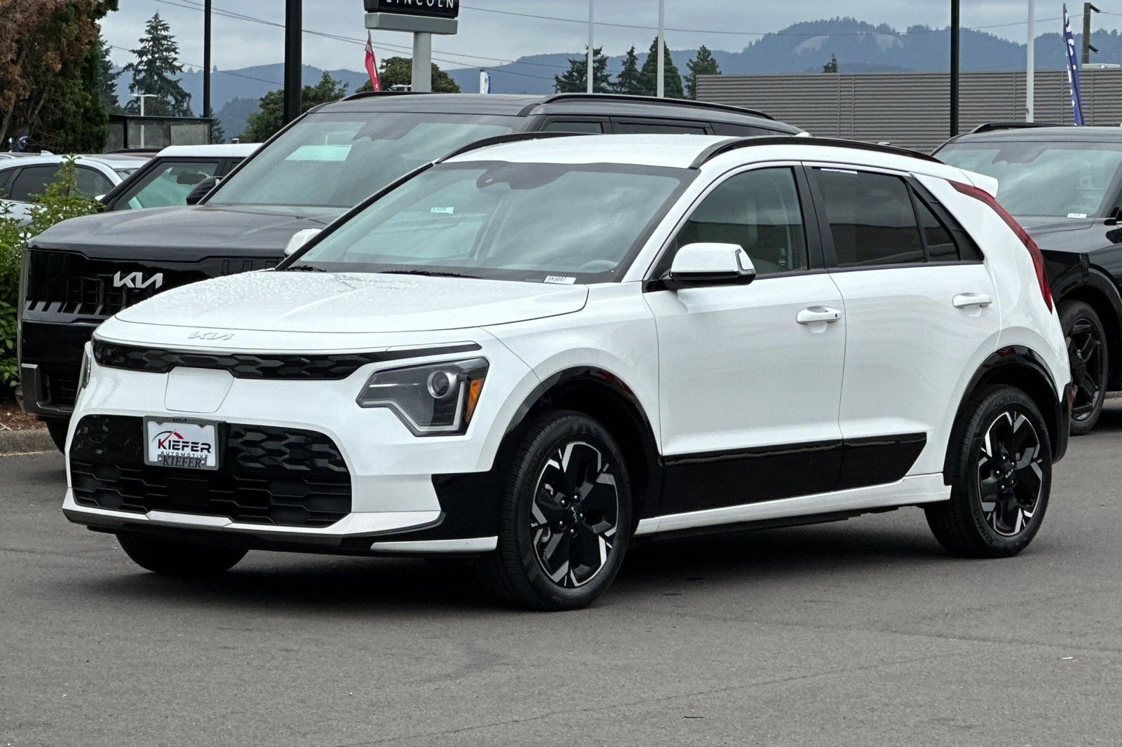Certified Used 2023 White Kia Wind image 8