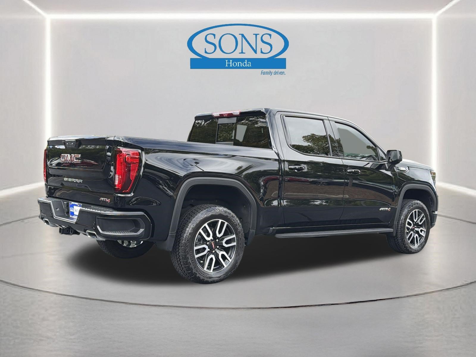 Used 2025 Onyx Black GMC AT4 image 27