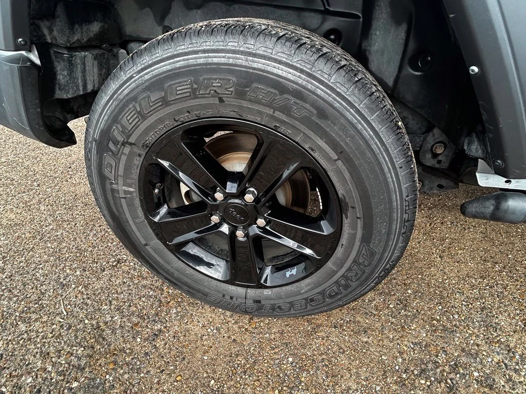 Used 2023 Silver Jeep Sport image 9