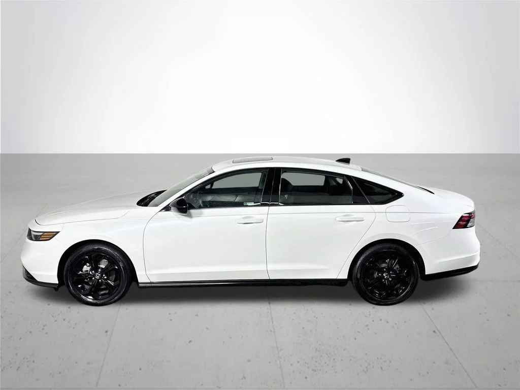 Used 2025 Platinum White Pearl Honda SE image 9