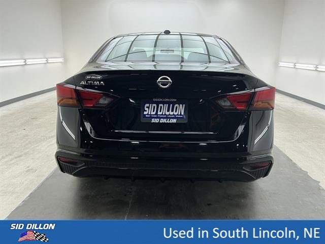 Used 2020 Super Black Nissan 2.5 S image 5