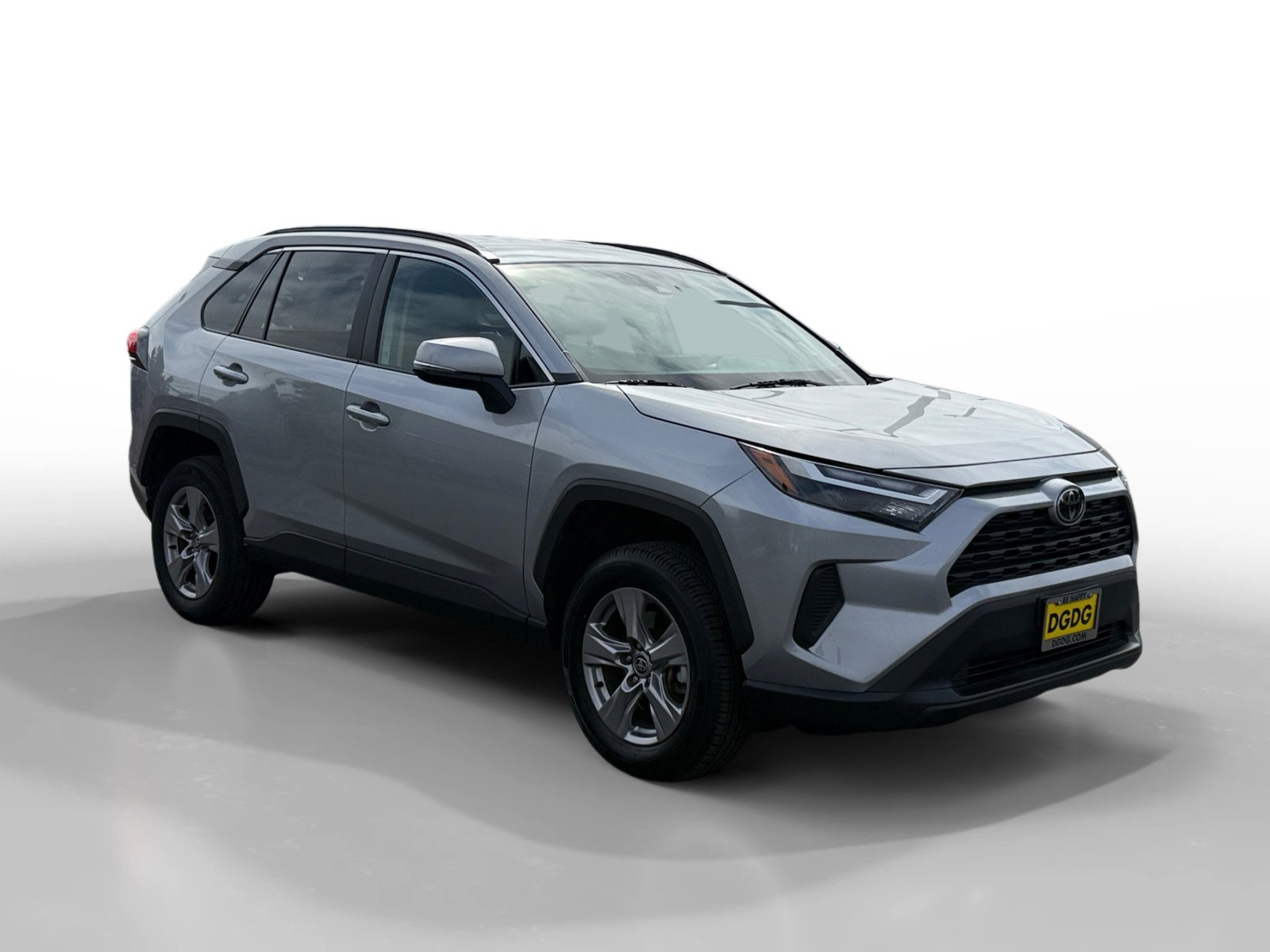 Used 2025 Silver Sky Metallic Toyota XLE image 7