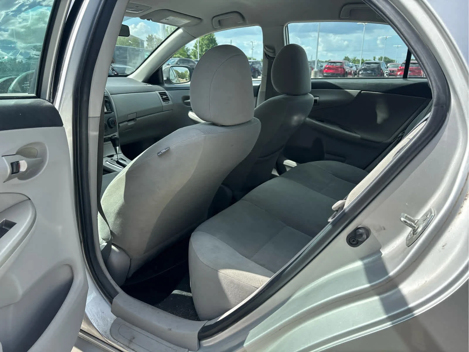 Used 2013 Classic Silver Metallic Toyota LE image 5