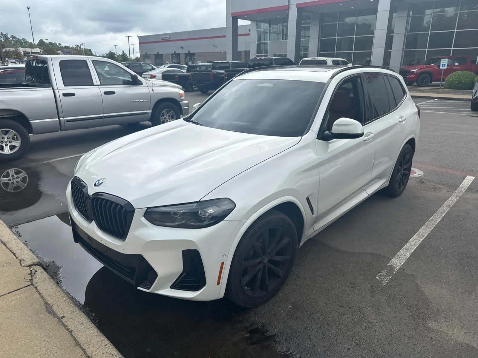 Used 2024 Mineral White Metallic BMW xDrive30i image 2