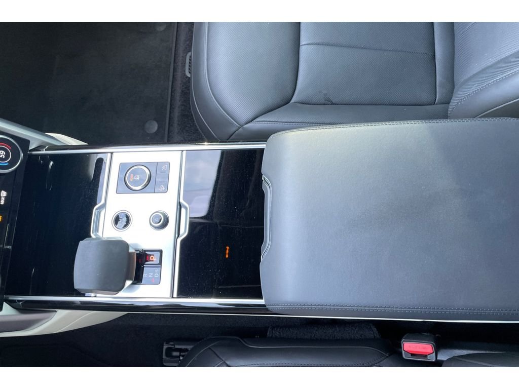 Used 2023 Fuji White Land Rover SE image 32