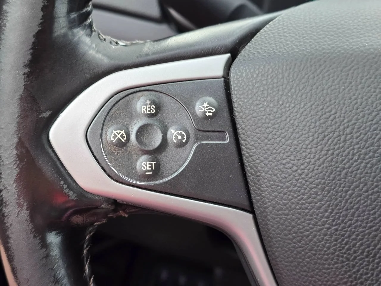 Used 2022 Summit White Chevrolet LT image 18
