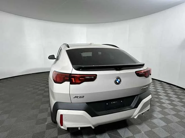 Used 2026 Dune Grey Metallic BMW xDrive28i image 3