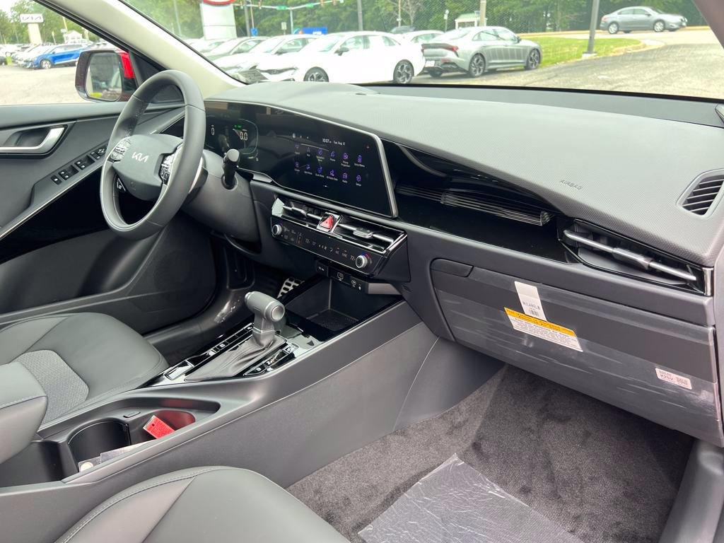 2025 Kia Niro EX Touring - Photo 34