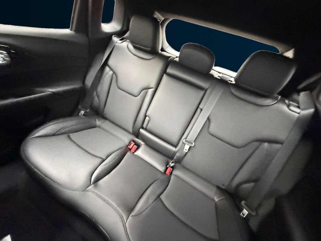 New 2026 Fathom Blue Pearl-Coat Exterior Paint Jeep Latitude image 16