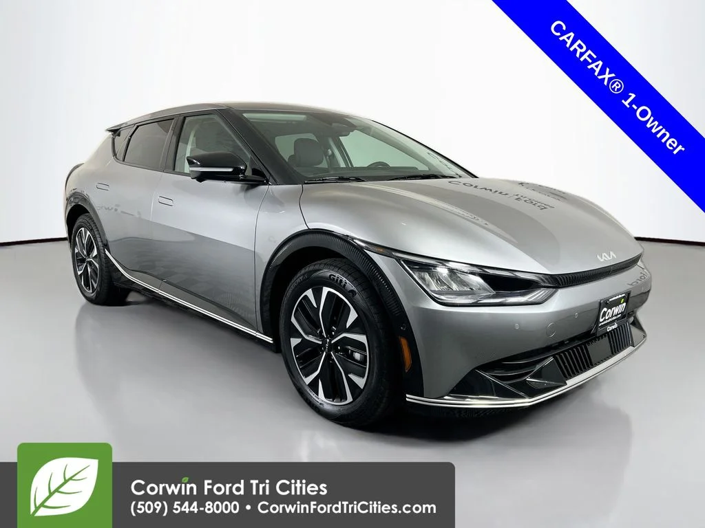 Used 2024 Gray Kia Wind image 1