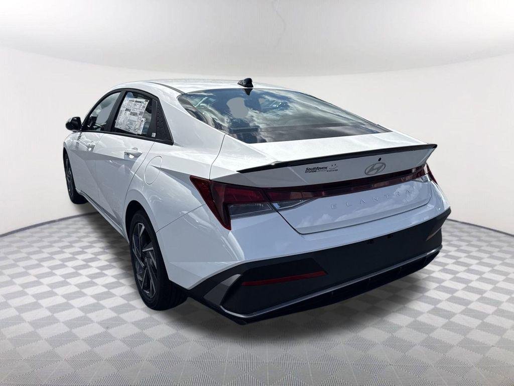2025 Hyundai Elantra SEL - Photo 7