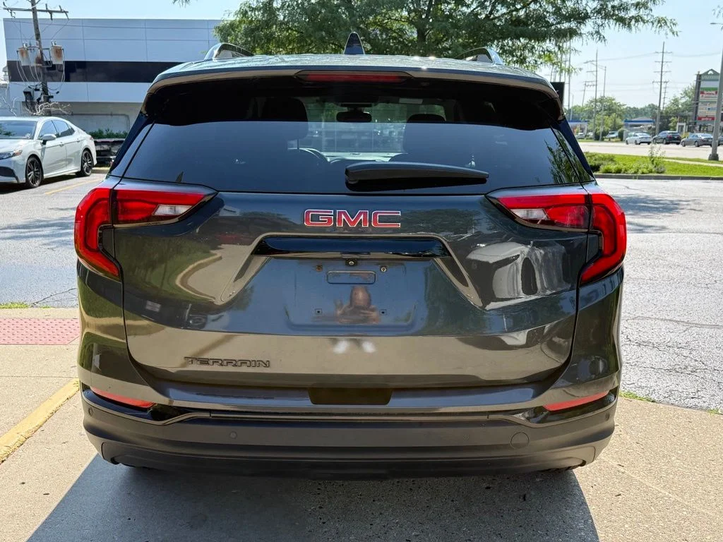 Used 2021 Gray GMC SLE image 6
