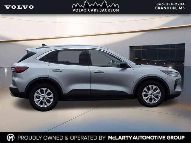 Used 2023 Silver Ford Active image 3
