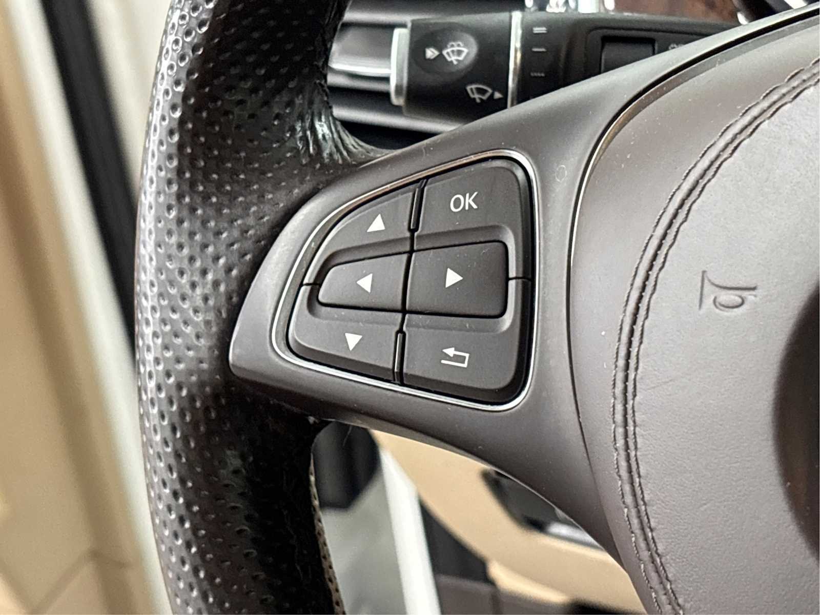 Used 2019 Polar White Mercedes-Benz GLS 450 image 33