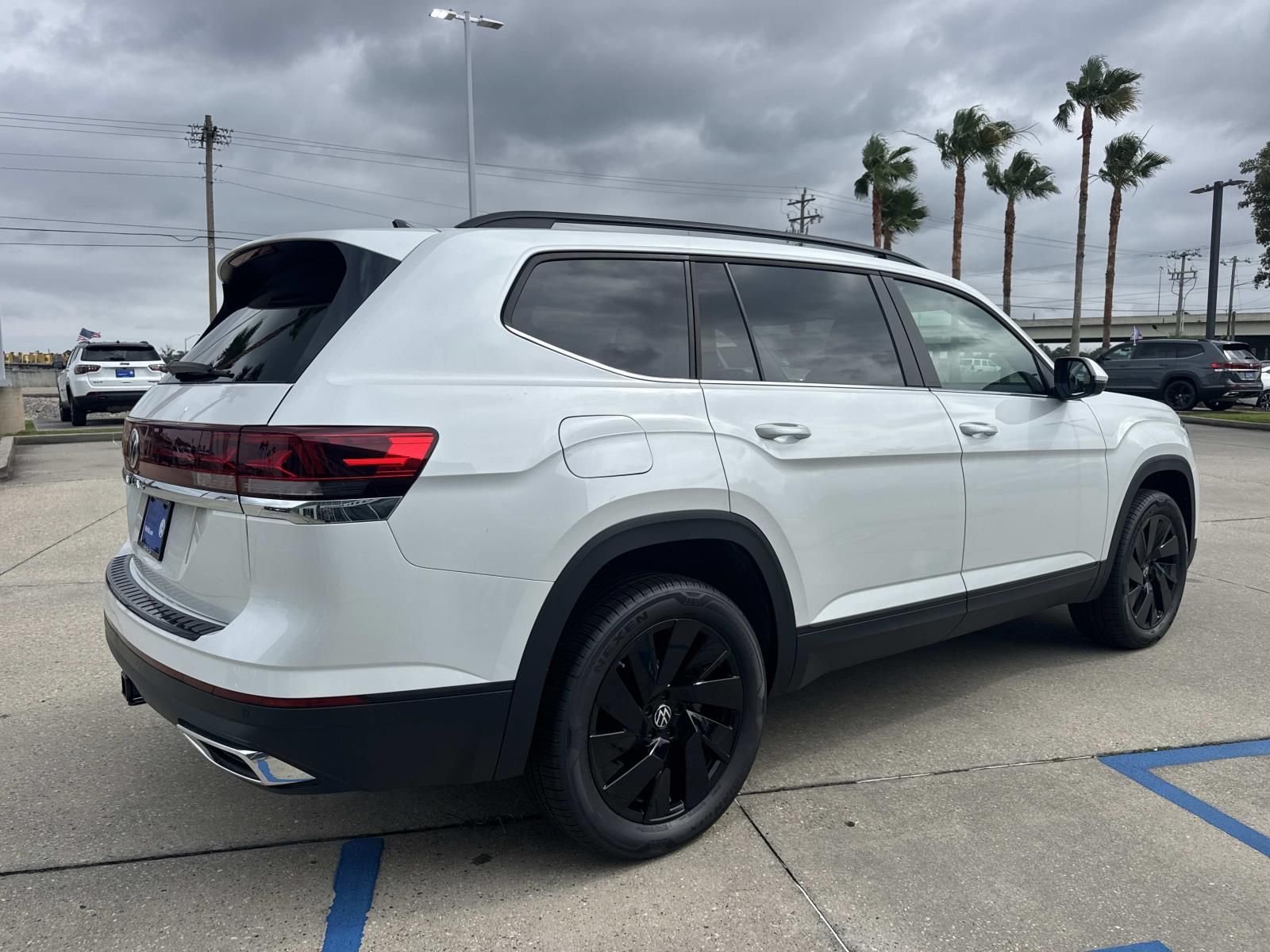 New 2026 White Volkswagen 2.0T SE w/Technology image 4