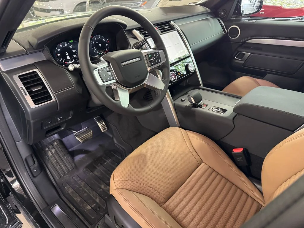 New 2026 Santorini Black Land Rover Gemini Edition image 7