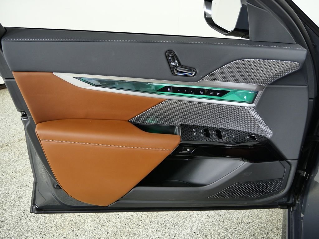 2025 BMW 7 Series 750e - Photo 33