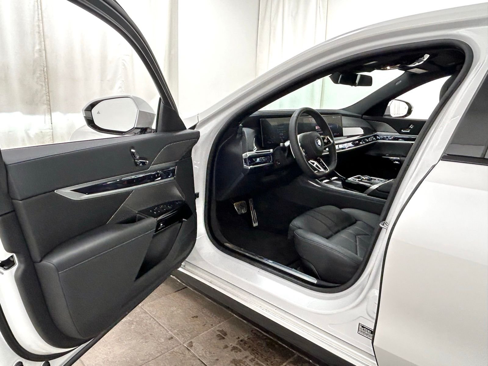 New 2026 Mineral White Metallic BMW 750e xDrive image 24