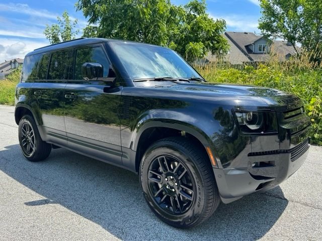 New 2026 Santorini Black Land Rover S image 4
