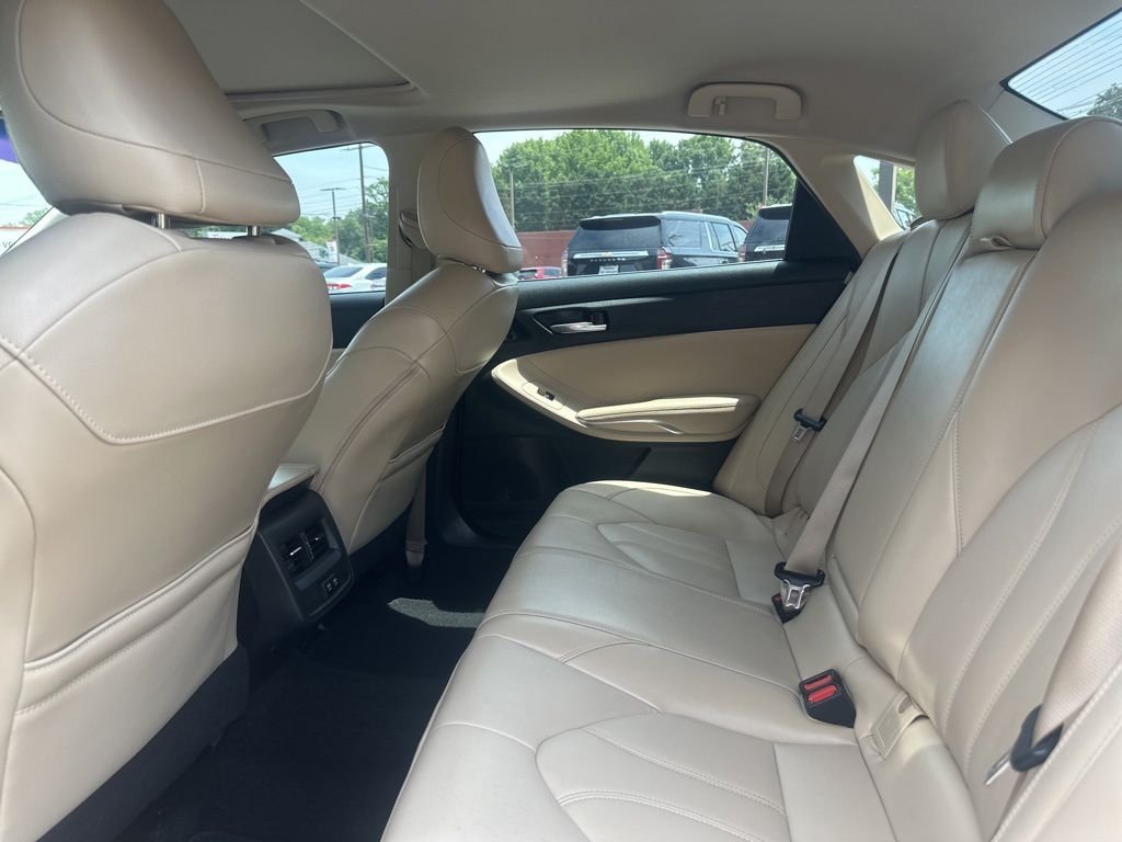 Used 2019 Midnight Black Metallic Toyota XLE image 9